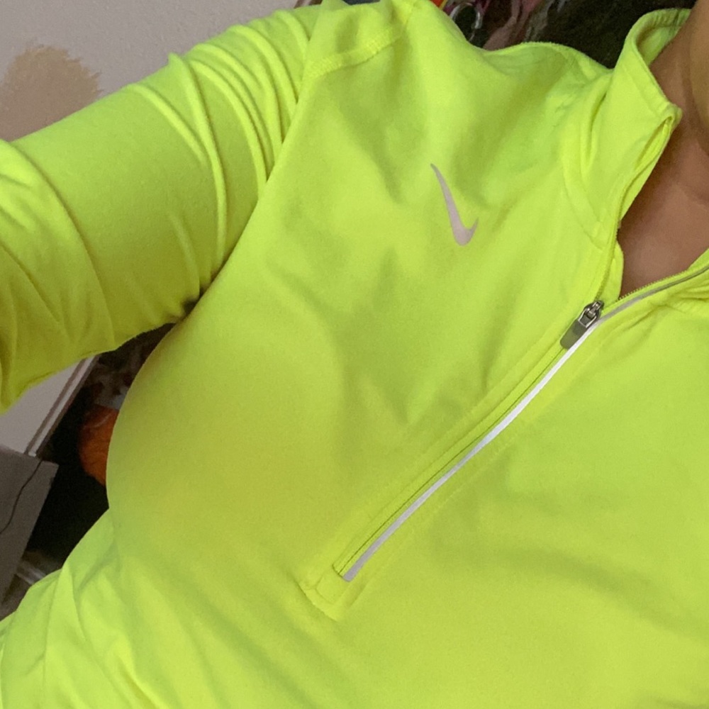 Nike Neon yellow running  Dri-Fit sweatshirt💚💚
